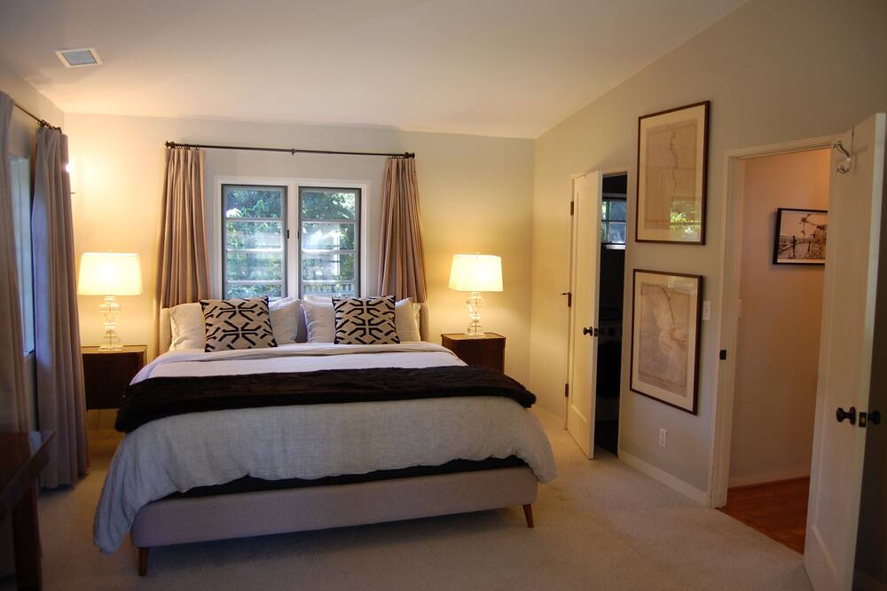Photo of Bedroom in Hedgerow