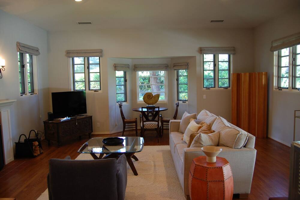 Photo of Livingroom in Hedgerow