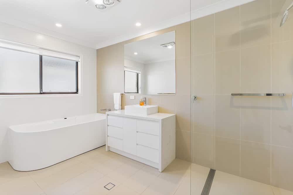 Photo of Bathroom in Biggera Waters