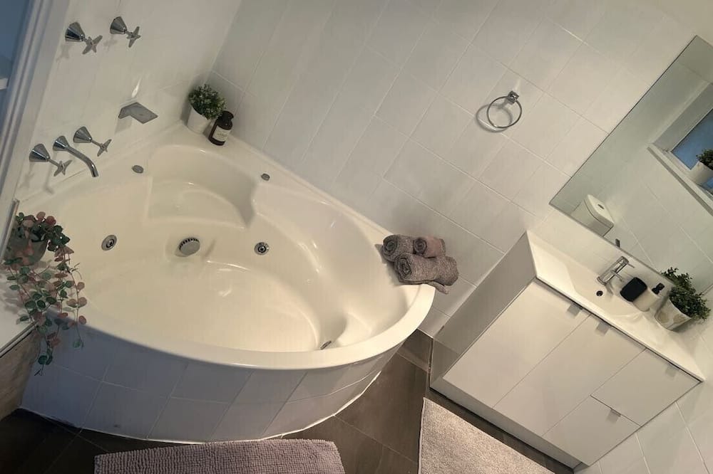 Photo of Bathroom in Biggera Waters