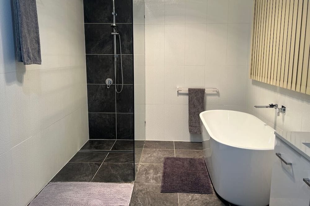 Photo of Bathroom in Biggera Waters