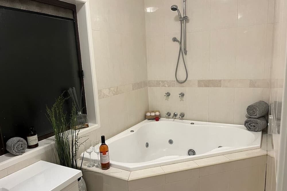 Photo of Bathroom in Parkwood