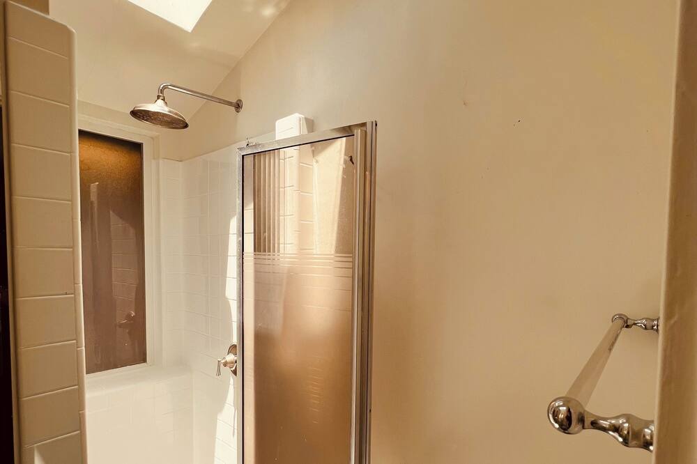 Photo of Bathroom in Los Feliz