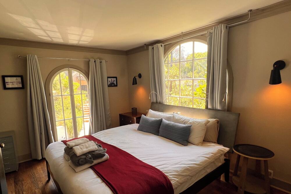 Photo of Bedroom in Los Feliz