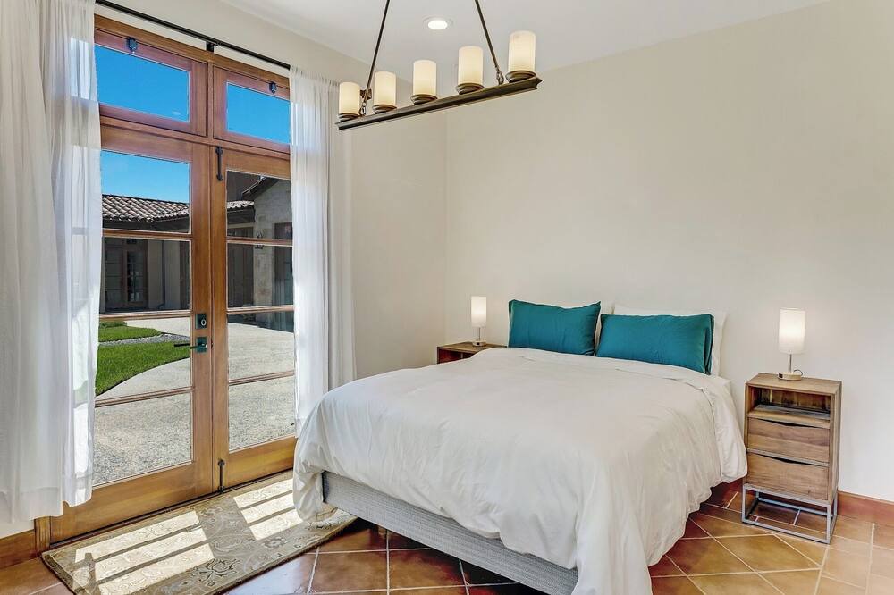 Photo of Bedroom in Toro Canyon