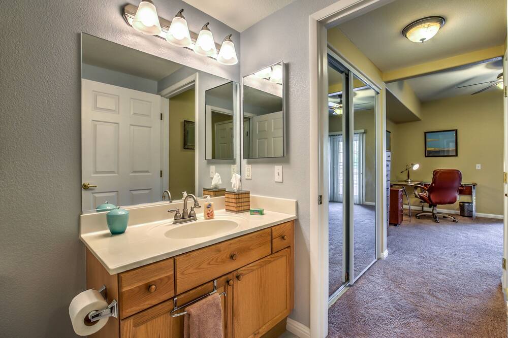 Photo of Bathroom in Summerlin