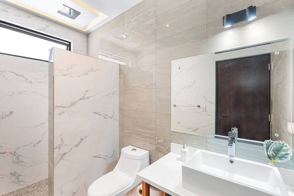 Photo of Bathroom in Huacas