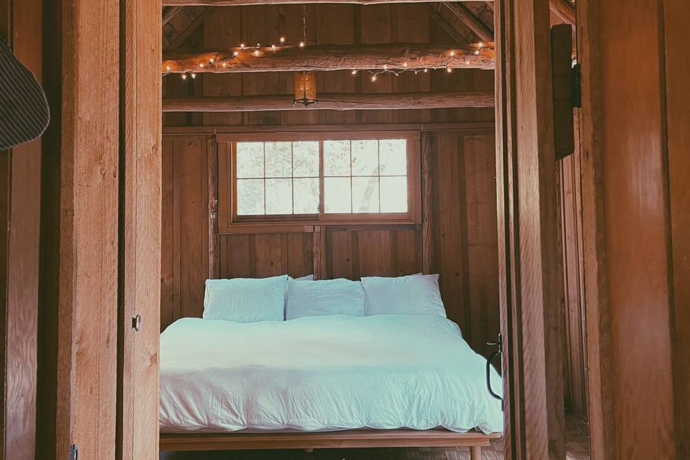 Photo of Bedroom in Altaville