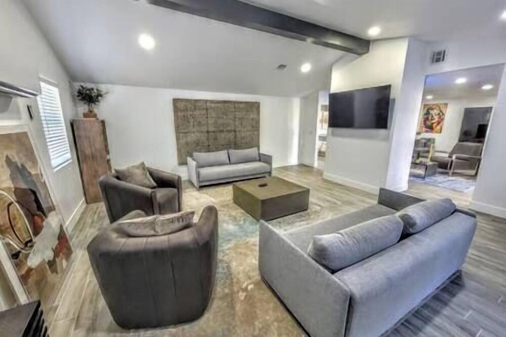 Photo of Livingroom in Rancho Oakey