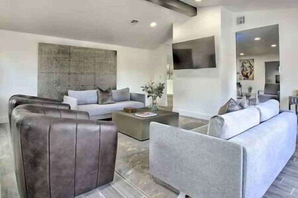 Photo of Livingroom in Rancho Oakey