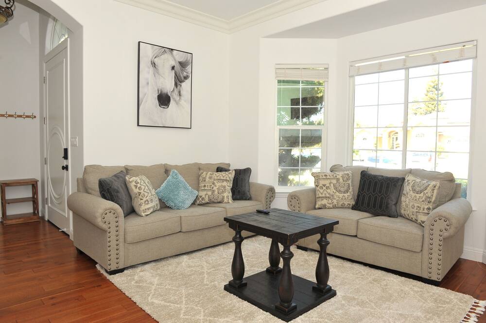 Photo of Livingroom in Rosedale