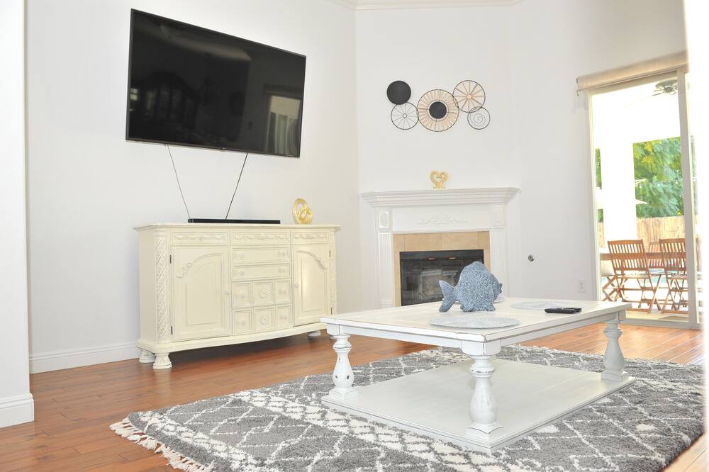 Photo of Livingroom in Rosedale