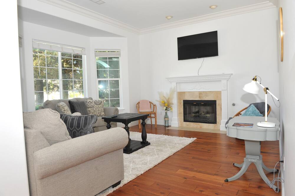 Photo of Livingroom in Rosedale