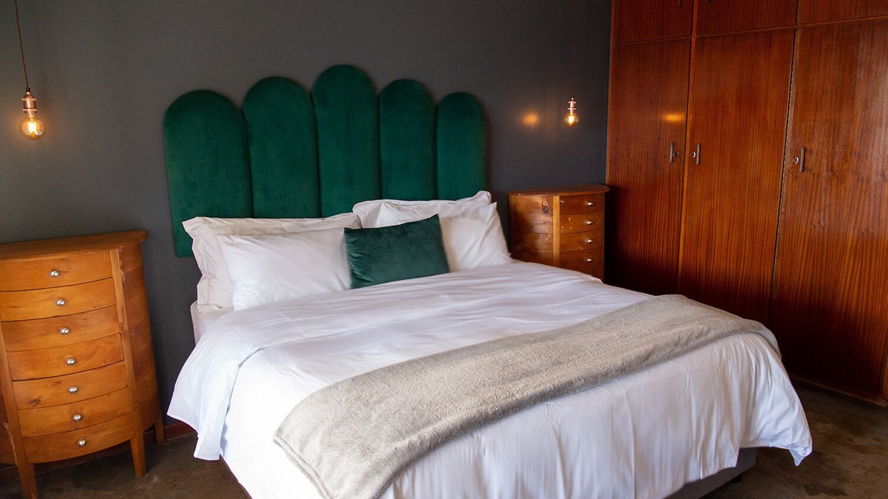 Photo of Bedroom in Aston Bay