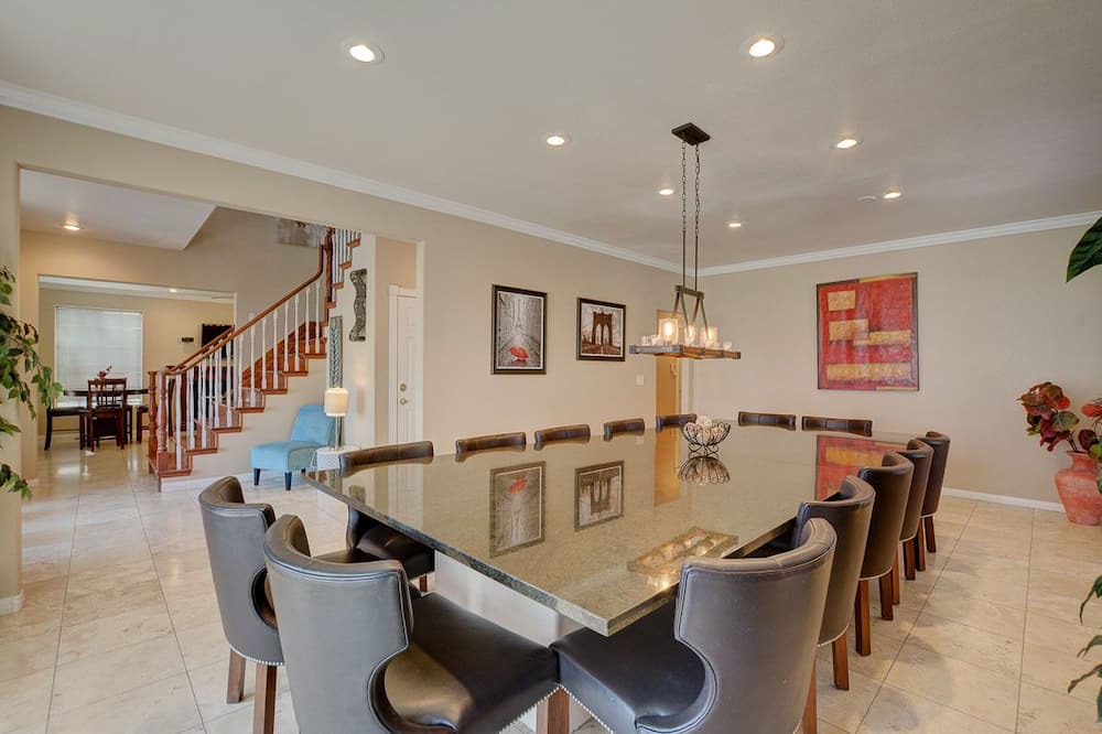 Photo of Livingroom in Sunrise Manor