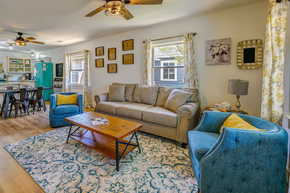 Photo of Livingroom in Exeter