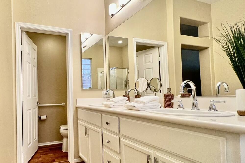 Photo of Bathroom in Summerlin