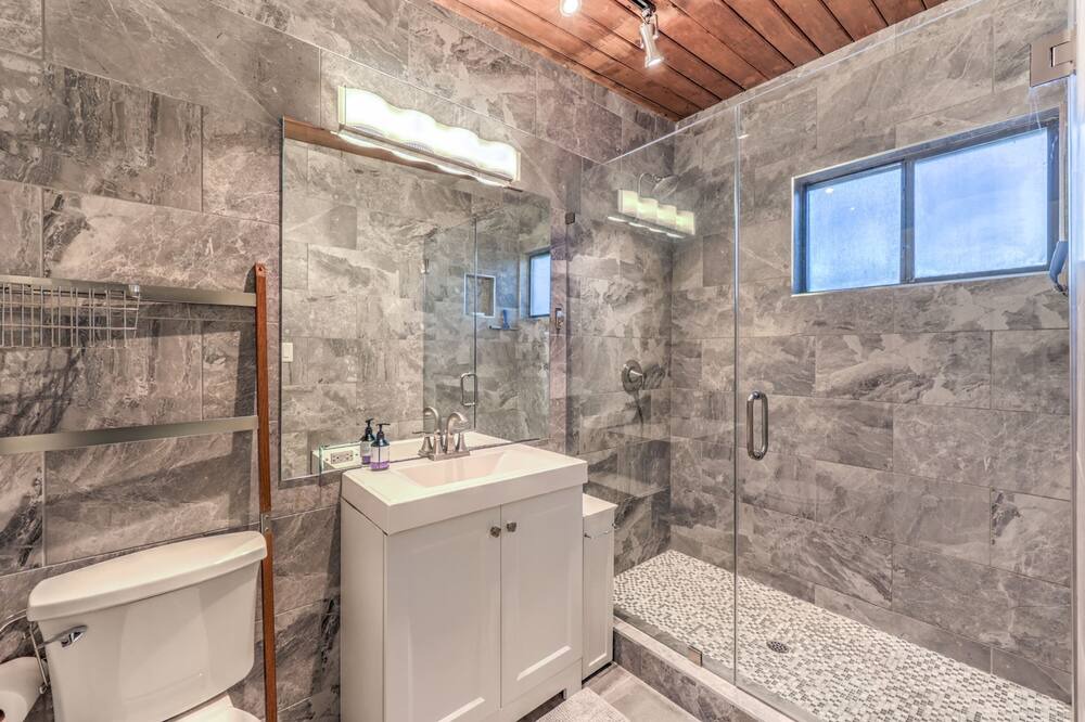 Photo of Bathroom in Rancho Oakey