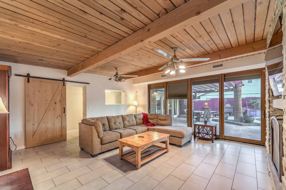 Photo of Livingroom in Rancho Oakey