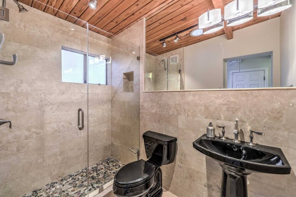 Photo of Bathroom in Rancho Oakey