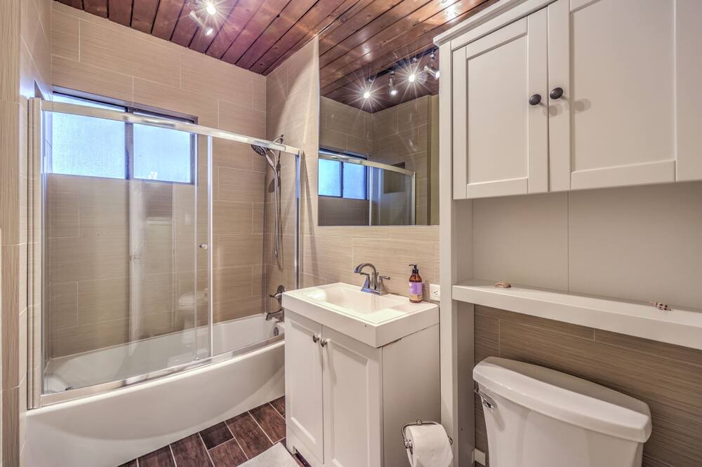Photo of Bathroom in Rancho Oakey