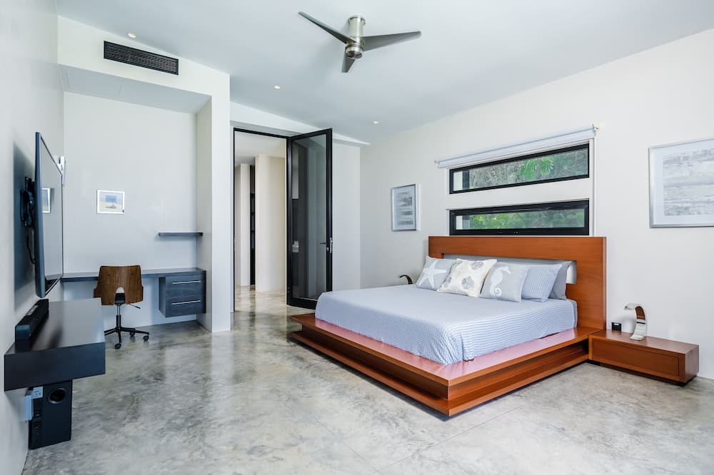 Photo of Bedroom in Black Beauty
