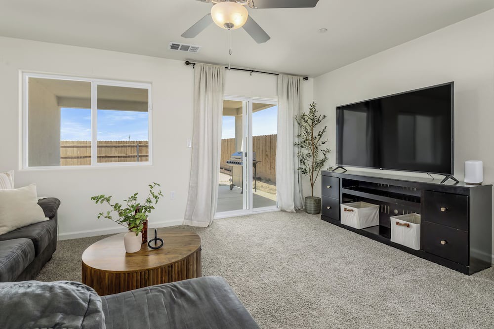 Photo of Livingroom in Hanford