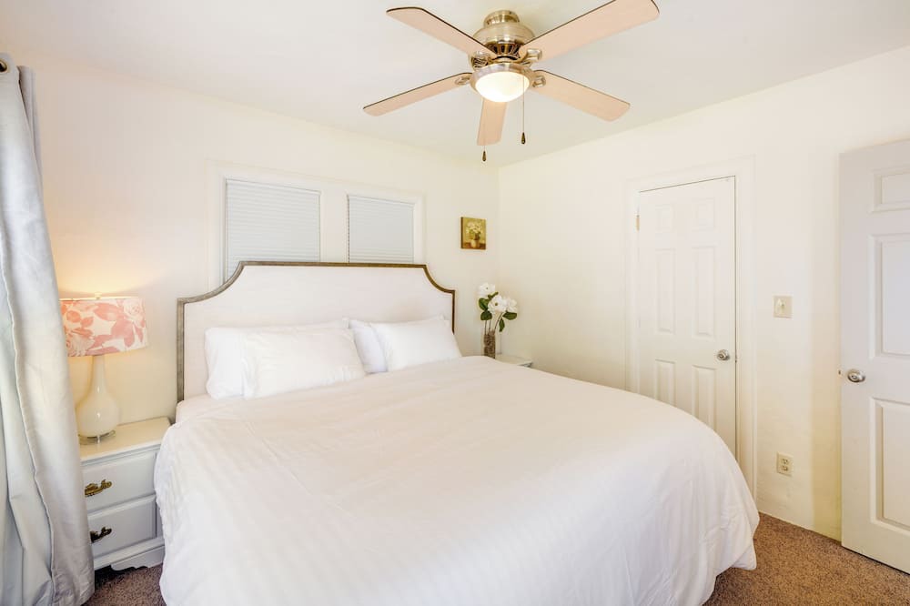 Photo of Bedroom in Oleander - Sunset