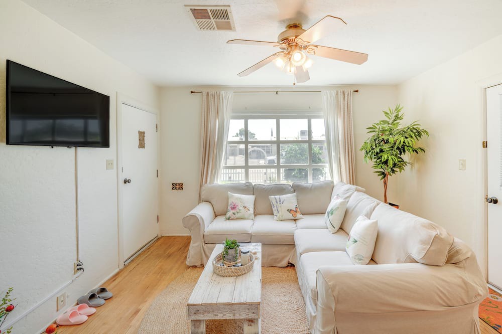Photo of Bedroom in Oleander - Sunset