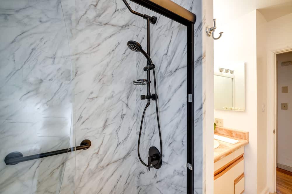 Photo of Bathroom in Oleander - Sunset