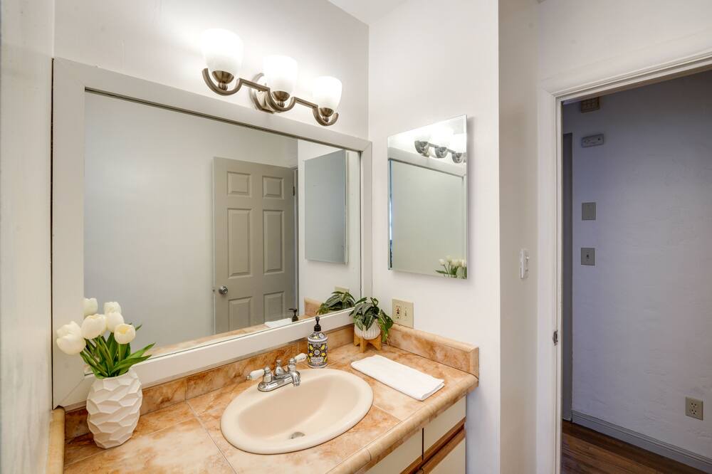 Photo of Bathroom in Oleander - Sunset