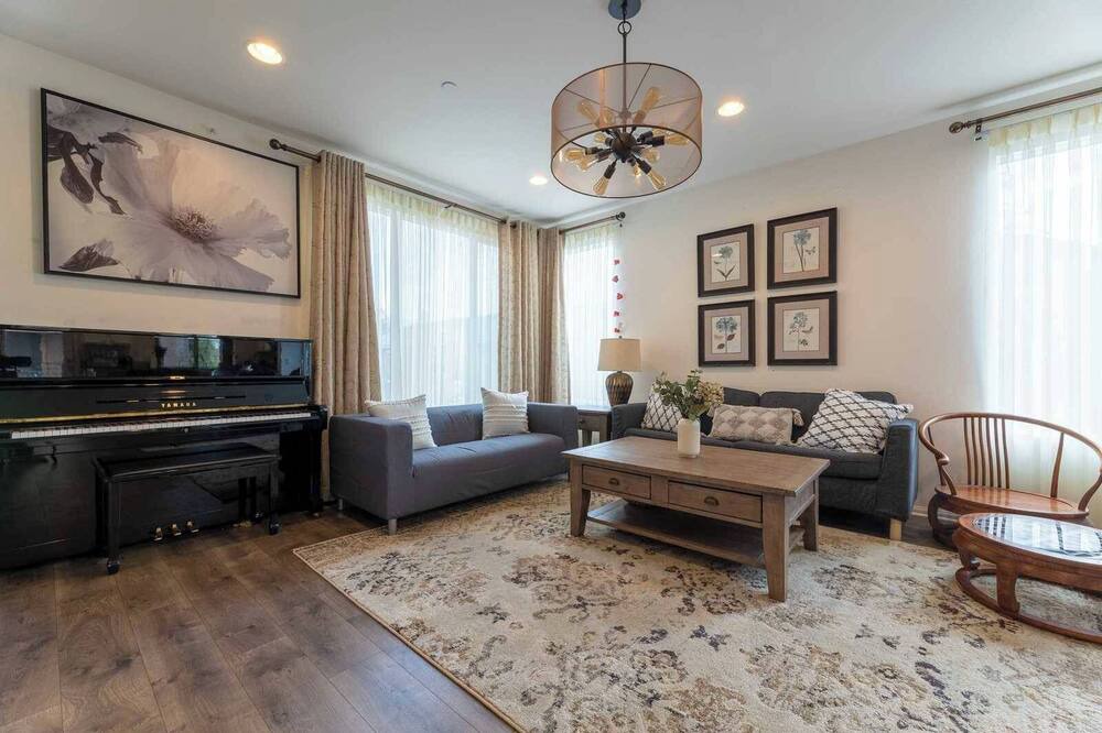 Photo of Livingroom in Glendora