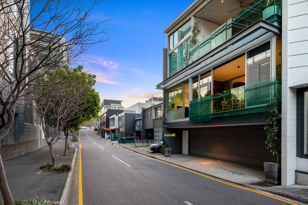 Photo of Outdoor in Bowen Hills