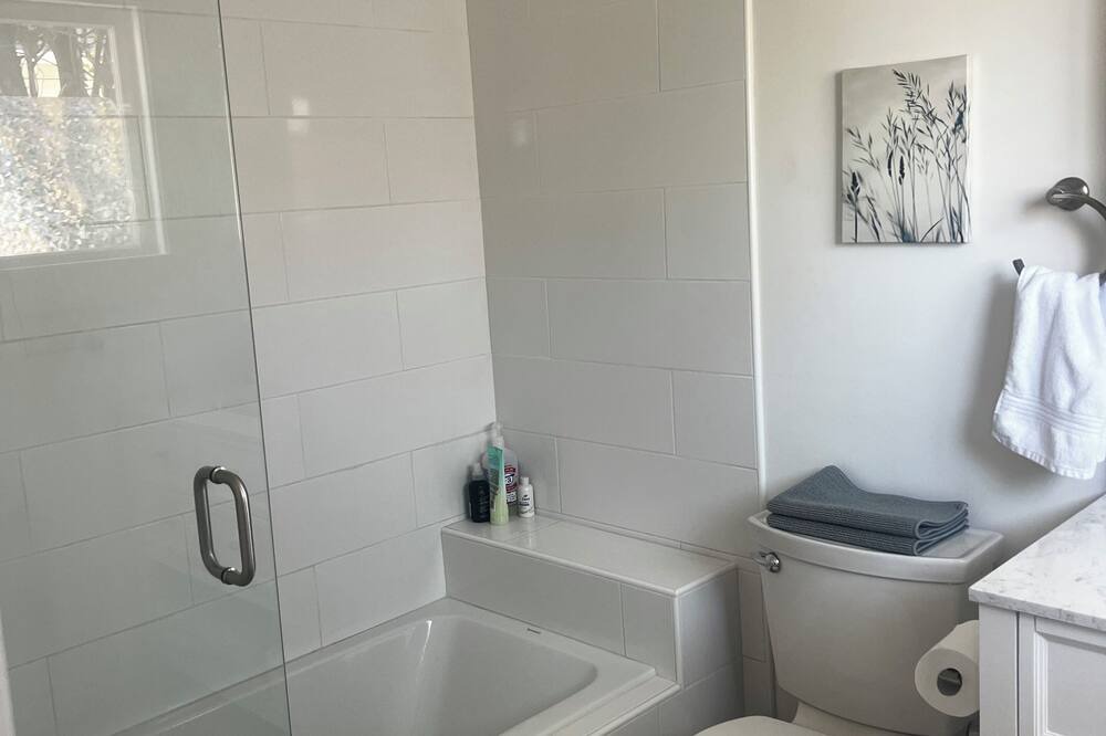 Photo of Bathroom in Oak Park