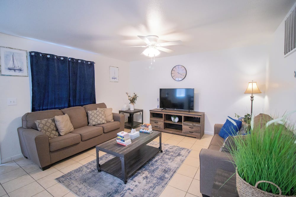 Photo of Livingroom in Porterville