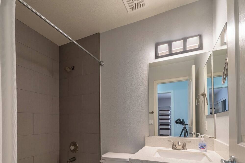 Photo of Bathroom in Summerlin