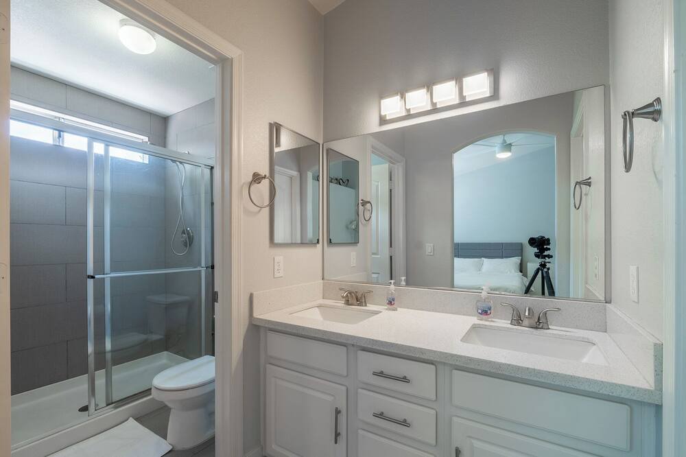 Photo of Bathroom in Summerlin