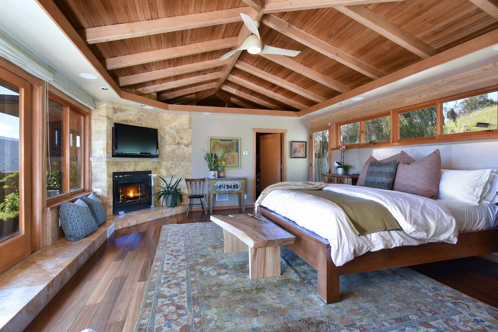 Photo of Bedroom in Topanga