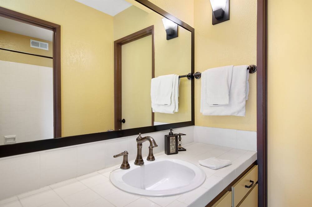 Photo of Bathroom in Sunrise Vista Chino