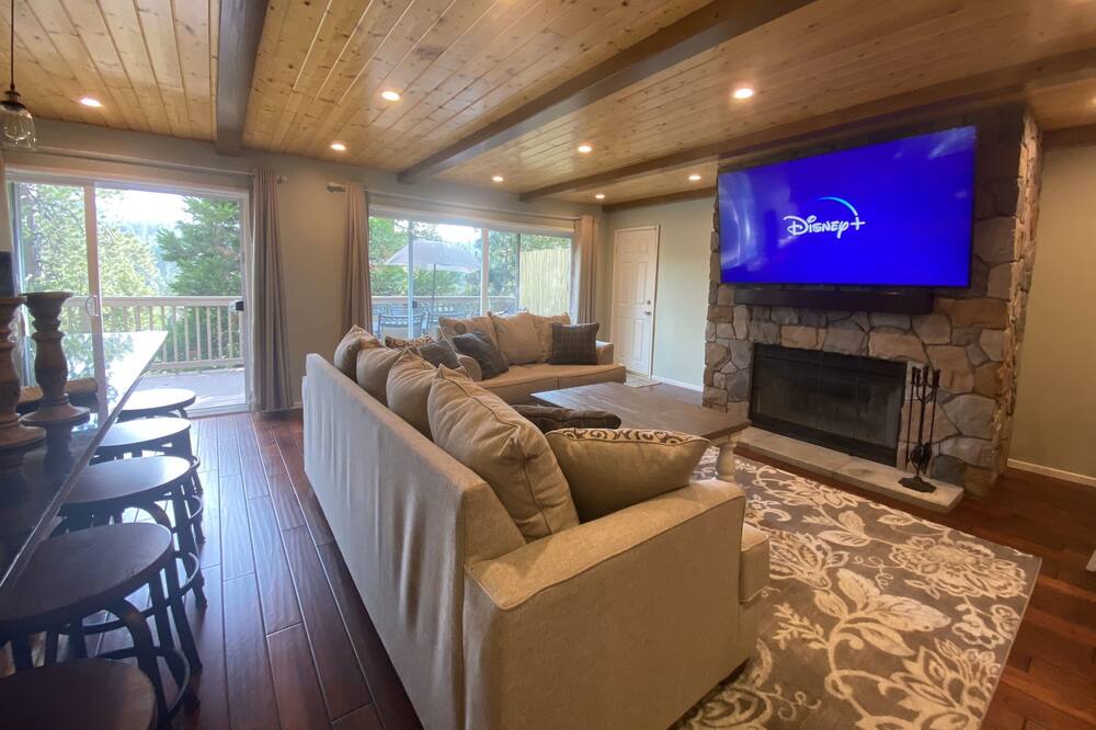 Photo of Livingroom in Blue Jay