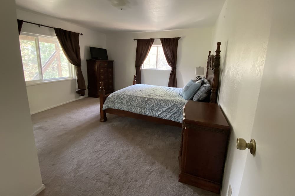 Photo of Bedroom in Blue Jay