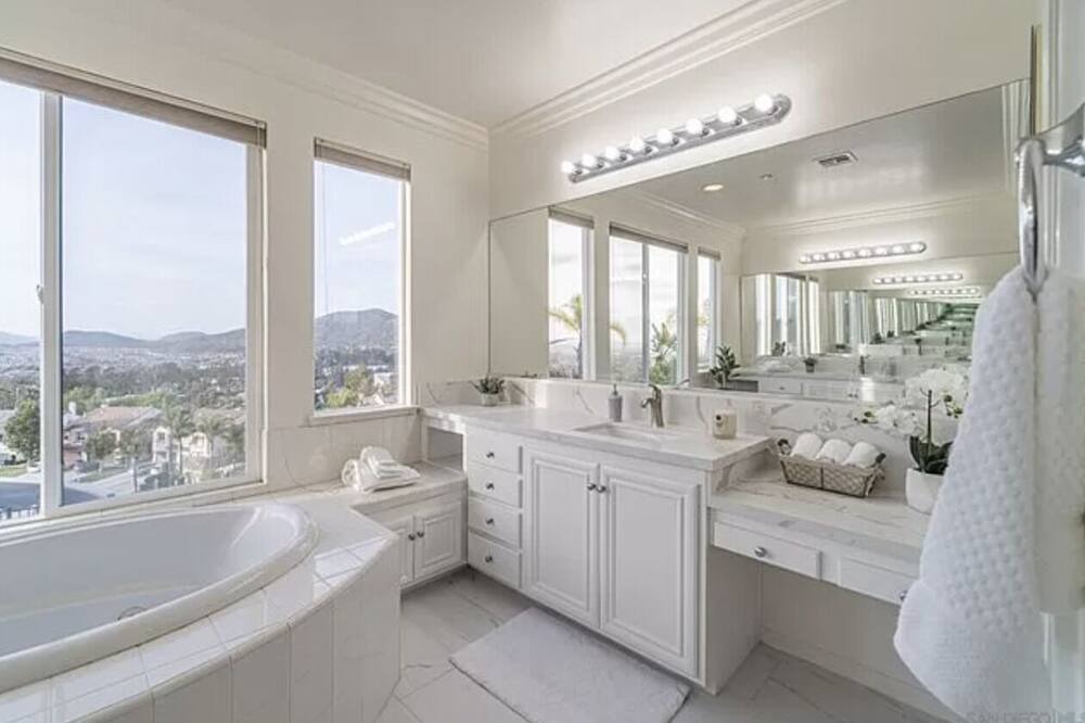 Photo of Bathroom in Allied Gardens