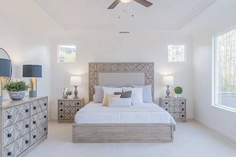 Photo of Bedroom in Allied Gardens