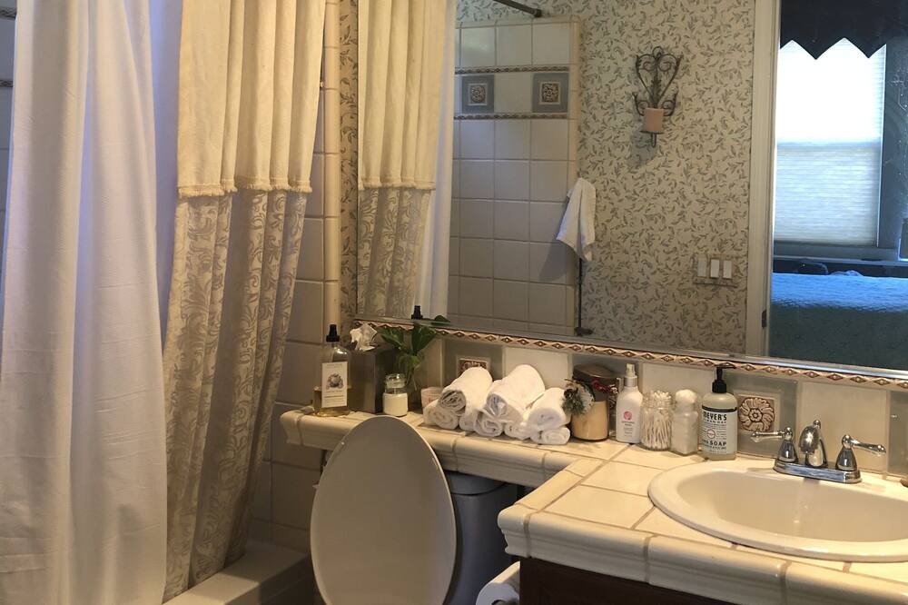 Photo of Bathroom in Moorpark