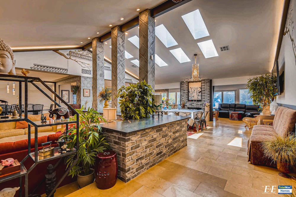 Photo of Livingroom in Rancho Oakey