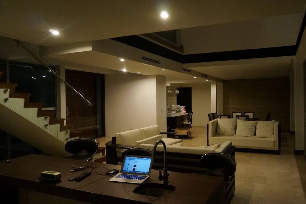 Photo of Livingroom in Pacific Marlin
