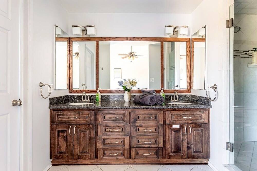 Photo of Bathroom in Allied Gardens