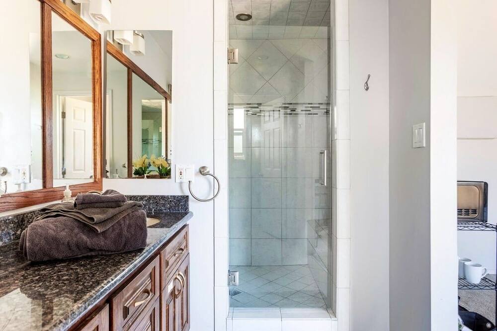 Photo of Bathroom in Allied Gardens