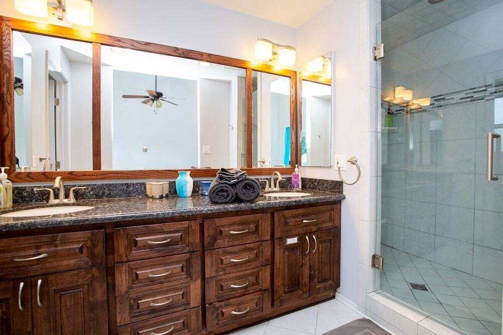 Photo of Bathroom in Allied Gardens
