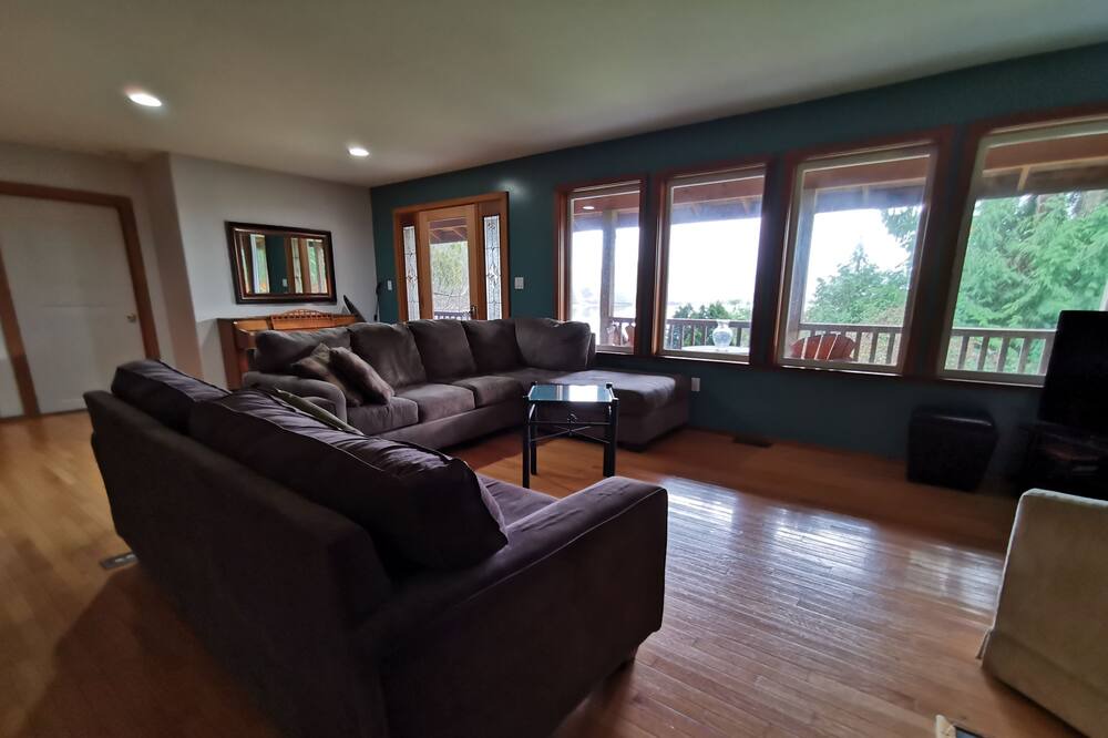Photo of Livingroom in Ucluelet